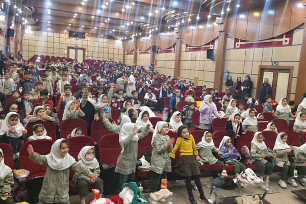 برگزاری سیرک لی‌لی پوت‌ها در اداره آموزش و پرورش رباط‌کریم