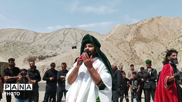 مراسم نمادین تعزیه خوانی در روز عاشورای حسینی در شهر بار نیشابور