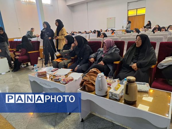 چهل و سومین جشنواره فرهنگی هنری فردا در دبستان آرمینه مصلی نژاد ناحیه۶ 