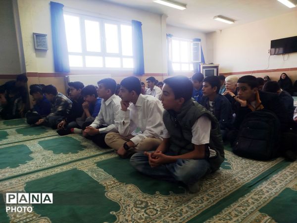 مراسم جشن تکلیف پسران در دبیرستان شهید احمد ارغیانی صفی آباد