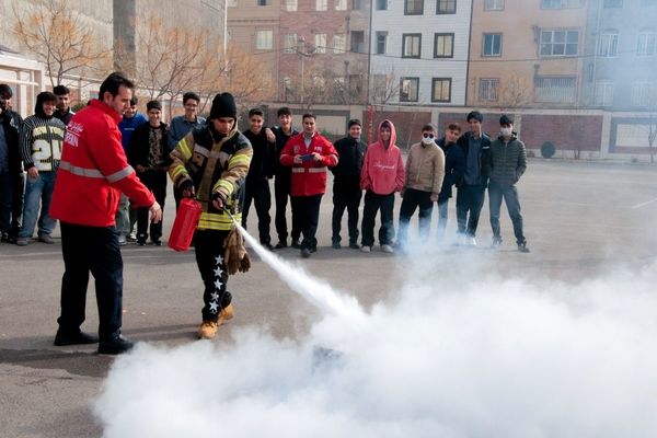 جلسه آموزشی ایمنی و اطفا حریق در مدرسه فرزندان میهن اسلامشهر