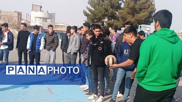 برگزاری فینال مسابقات والیبال گروهی درون مدرسه‌ای در دبیرستان شاهد ابوذر غفاری 