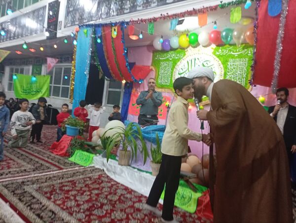 حضور پرشور گروه سرود دبستان شهید پسندیده در جشن ها و مراسمات ولادت امام علی (ع)