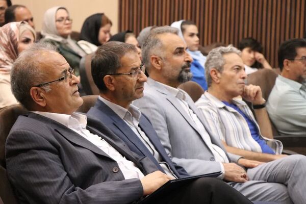 آیین تجلیل از اعضای ستاد سومین جشنواره استانی تئاتر خیابانی کودک و نوجوان‌ در دلیجان