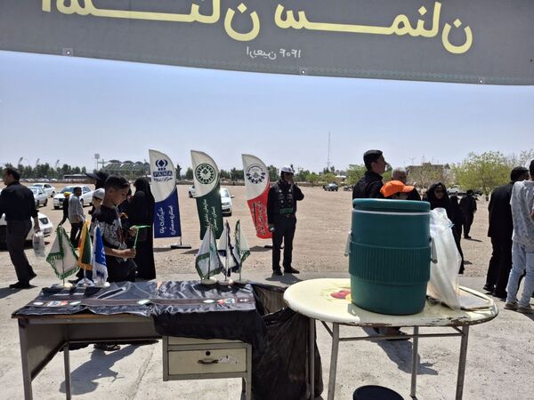 خدمت‌رسانی موکب‌ سازمان دانش‌آموزی استان سمنان به جاماندگان اربعین 