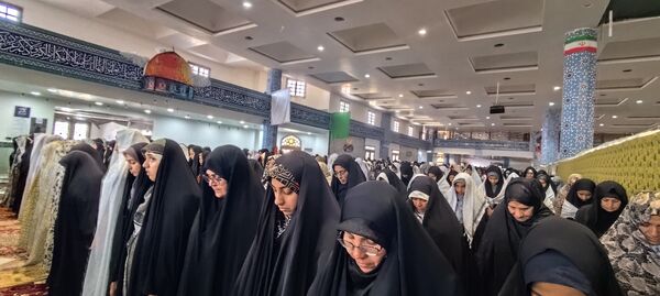 حضور دانش‌آموزان بیرجندی در نماز جمعه