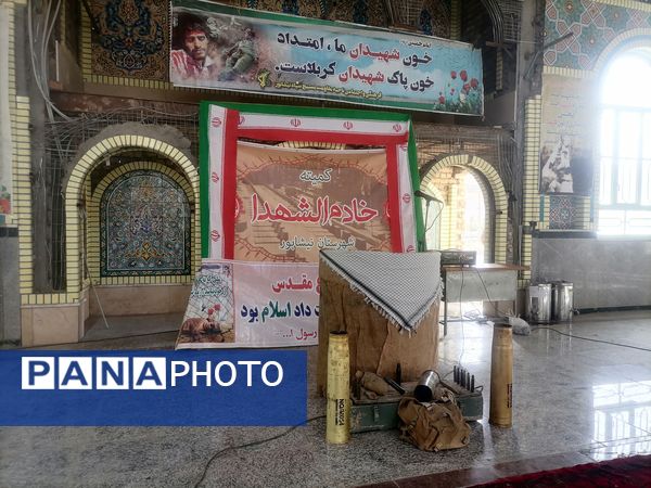 نمایشگاه شهدایی وروایتگری راوی دفاع مقدس در گلزار شهدای شهر بار نیشابور 