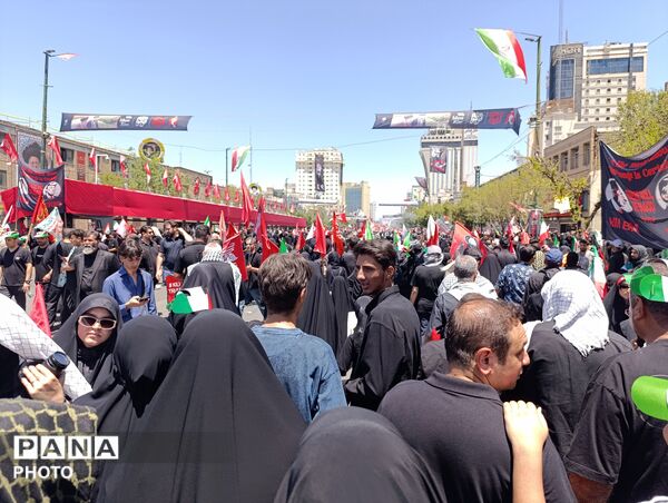 سیل فرا تصور زائران در روز تشییع پیکر رهبر شهید امت اسلامی