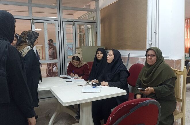 اندازه‌گیری لباس فرم هنرجویان هنرستان ۱۷ شهریور منطقه بیرانوند 