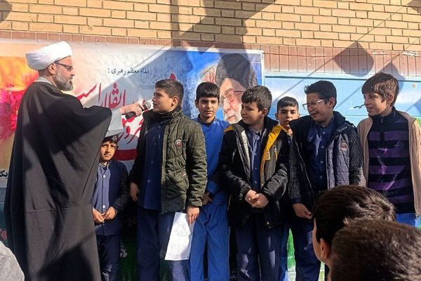 گرامیداشت ایام دهه فجر در دبستان شهید بهشتی یک قیامدشت 