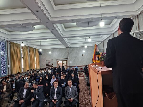 تقدیر از پژوهشگران برگزیده ناحیه 5 مشهد