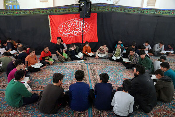 اعتکاف دانش‌آموزی در مسجد مقدس جمکران