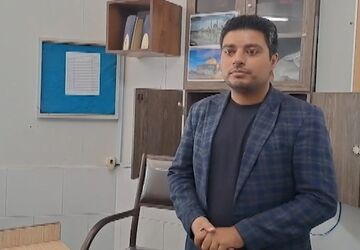 معلمین و دانش آموزان دبیرستان شاهد افشار روز حافظ را گرامی داشتند