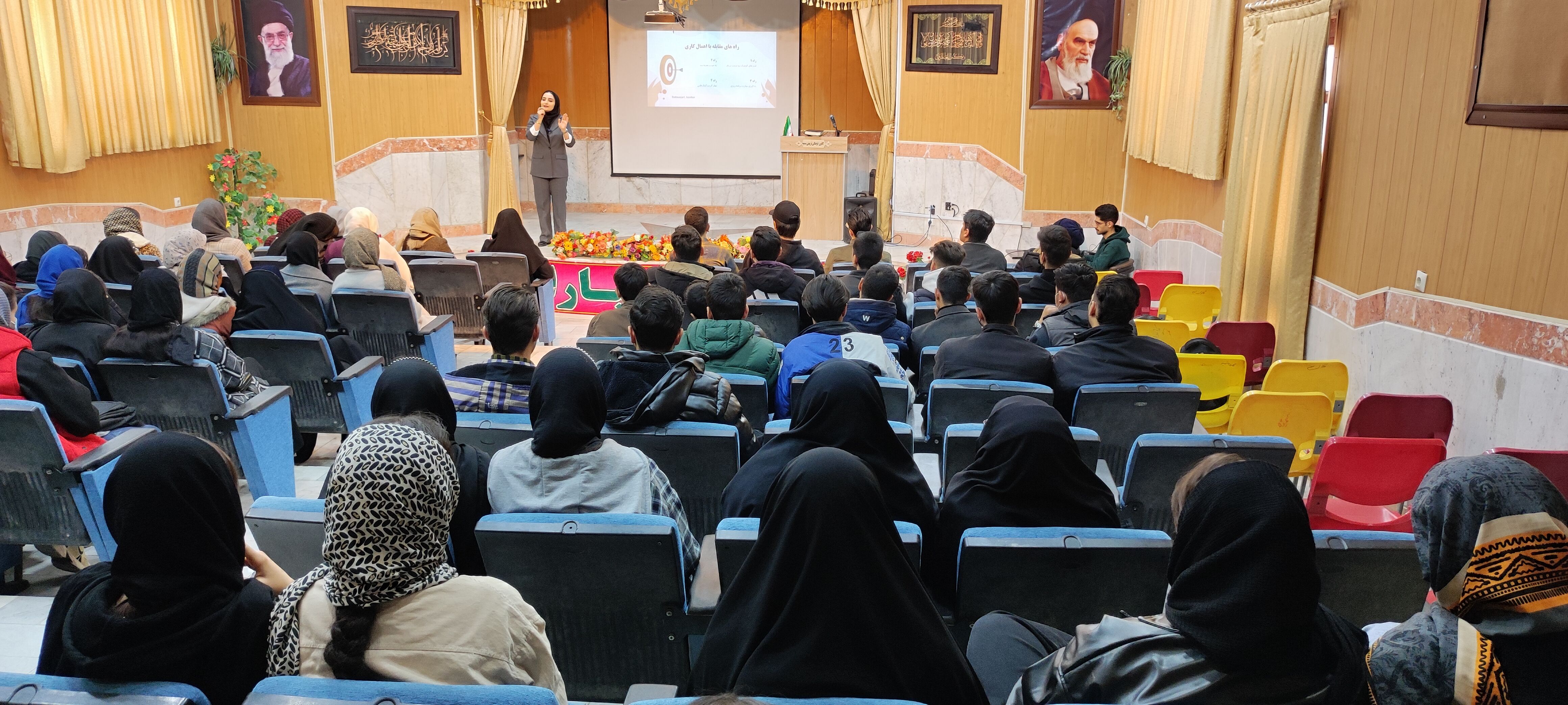 برگزاری همایش رتبه آفرینان برتر مؤسسه کاج در کانون سمیه شیروان