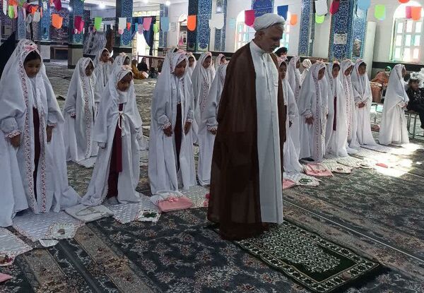 جشن تکلیف پایه سوم دبستان شهید ابراهیم تنیده در زیارت سید مظفر