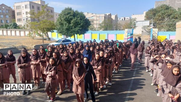 گرامیداشت هفته نیروی انتظامی در مدرسه فرهنگیان عترت