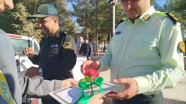 گرامیداشت هفته نیرو انتظامی در دبیرستان گوهرشاد