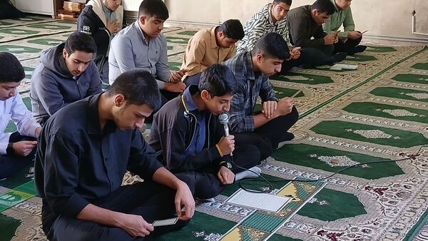 مراسم زیارت پرفیض عاشورا در دبیرستان نمونه دولتی معلم ساوجبلاغ