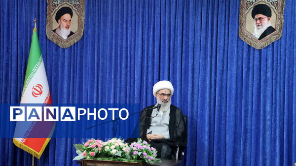 دیدار نخبگان دانش‌آموزی با نماینده ولی فقیه در استان بوشهر 