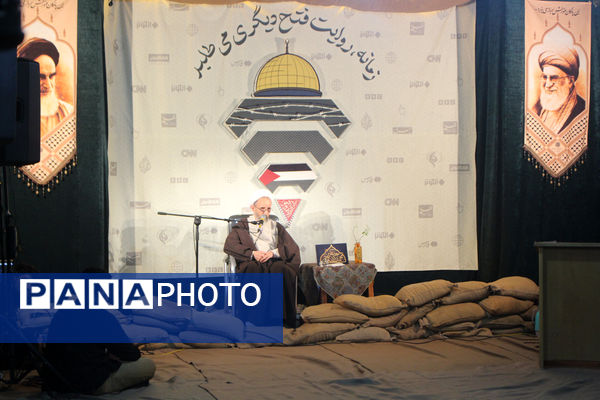 روایتگری طلاب جوان در یادواره شهدای مدرسه حقانی قم