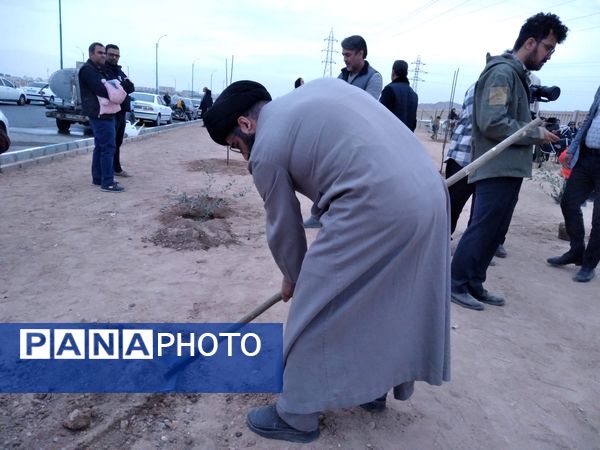 پویش مردمی درخت یادگار در یزد 