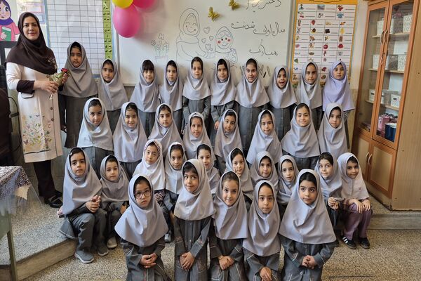 جشن شکوفه ها؛ نخستین قدم کلاس اولی های میبد در مسیر مدرسه