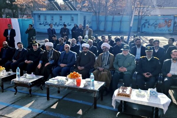 دبیرستان هاجر(س) میزبان زنگ انقلاب 