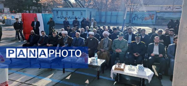 دبیرستان هاجر(س) میزبان زنگ انقلاب 