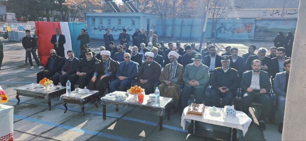 دبیرستان هاجر(س) میزبان زنگ انقلاب 
