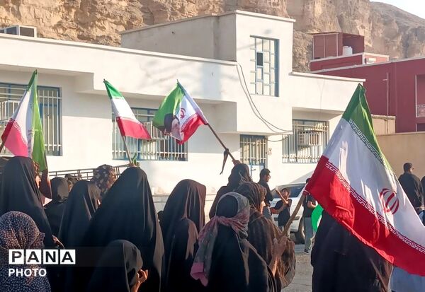 برگزاری آیین زنجیرزنی با حضور هیئت‌های مذهبی در شهر رویدر