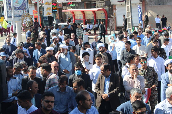 راهپیمایی روز دانش‌آموز در شهرستان بم
