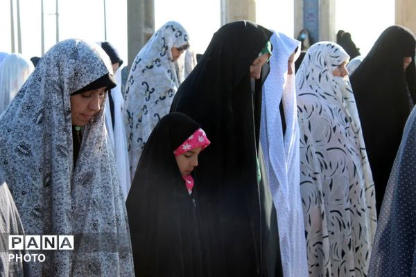 اقامه نماز عید سعید فطر در فاروج 