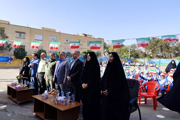 جشن شکوفه‌ها در مدرسه آیین روشن شهریار با حضور مدیریت آموزش و پرورش شهریار