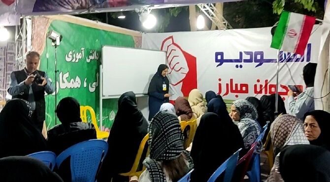 آینده در دستان نوجوانان مبارز امروز