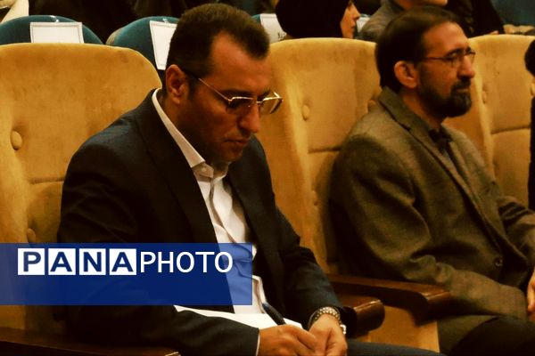 اختتامیه هفته پژوهش شهرداری نصیرشهر با رونمایی از کتاب «اردک دیوانه»  