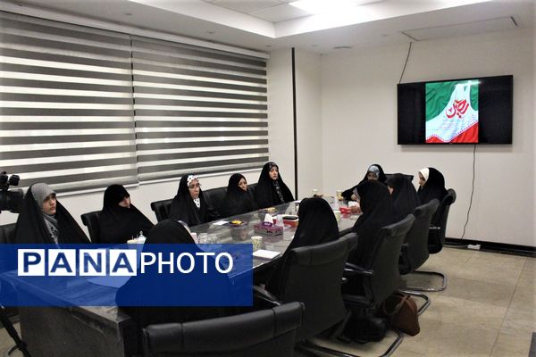 محفل شعر بانوان «رحیل» ویژه کودکان شهید 