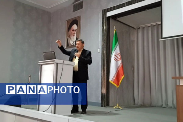 توانمندسازی مدیران مدارس زرقان در آغاز سال تحصیلی 