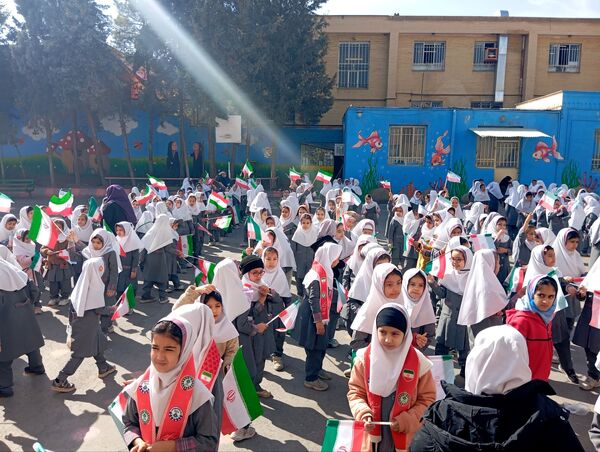 سالروز پیروزی شکوهمند انقلاب اسلامی در دبستان دخترانه نرجس یک و دو 