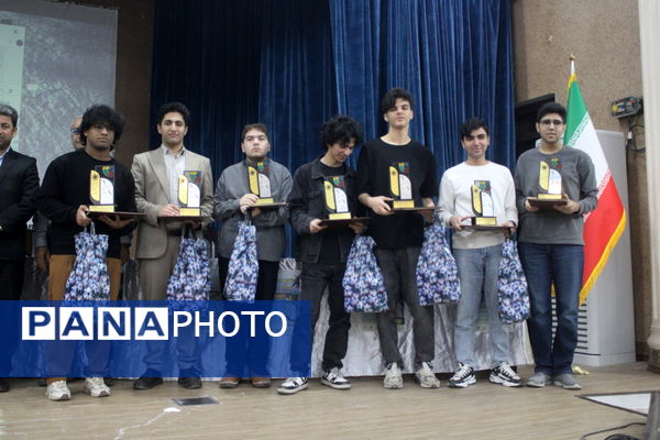 تجلیل از برگزیدگان دبیرستان شهید بهشتی شهرستان بوشهر (2)