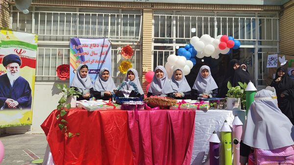 مراسم جشن شکوفه‌‎ها در دبستان شاهد حاج تقی آقا بزرگ مشهد 