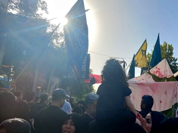 اجتماع عظیم عاشقان حسینی در مراسم خیمه سوزان