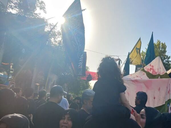 اجتماع عظیم عاشقان حسینی در مراسم خیمه سوزان