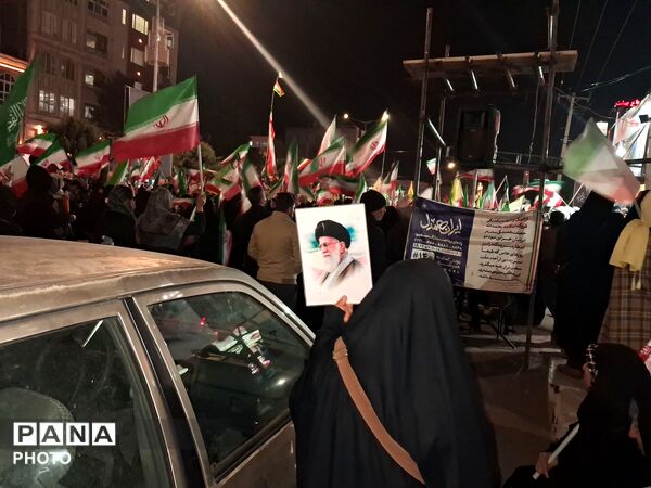 وحدت  رمز پیروزی مقابل دشمن 