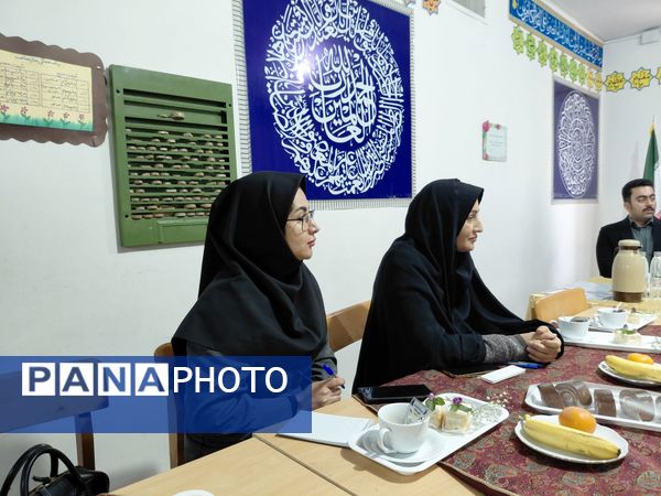 جلسه  مدیران متوسطه اول مدارس در دبیرستان شهرآرا دو