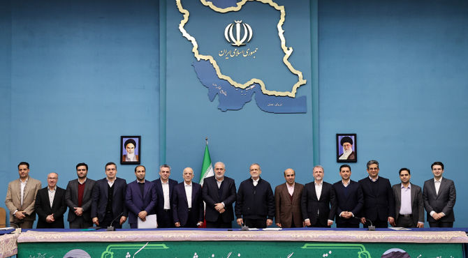 بهره‌برداری از 750 مگاوات نیروگاه خورشیدی‌ با دستور رئیس‌جمهور پزشکیان