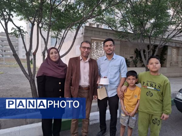 جشن روز معلم در دبستان عذرا پورشهریاری با برنامه های ویژه برگزار شد