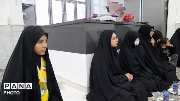 دیدار مسئولان آموزش و پرورش قم با خانواده شهید «حسین نجفی»