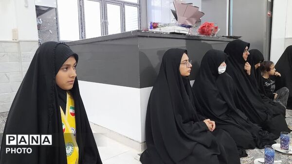 دیدار مسئولان آموزش و پرورش قم با خانواده شهید «حسین نجفی»