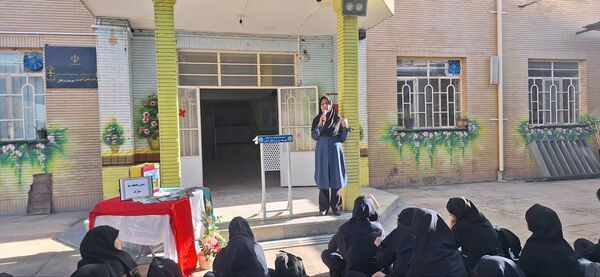 برگزاری جشن عاطفه ها در دبیرستان فرزانگان دوره ی اول 