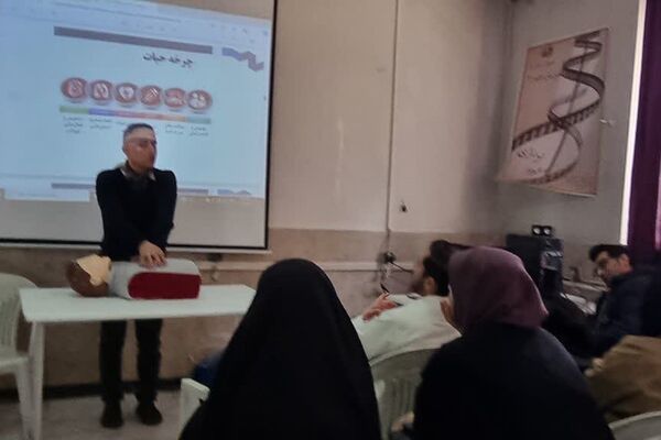 اولین دوره آموزشی کیفیت بخشی برنامه‌های سلامت و تندرستی ویژه آموزگاران پایه مدارس ابتدایی منطقه کهریزک 